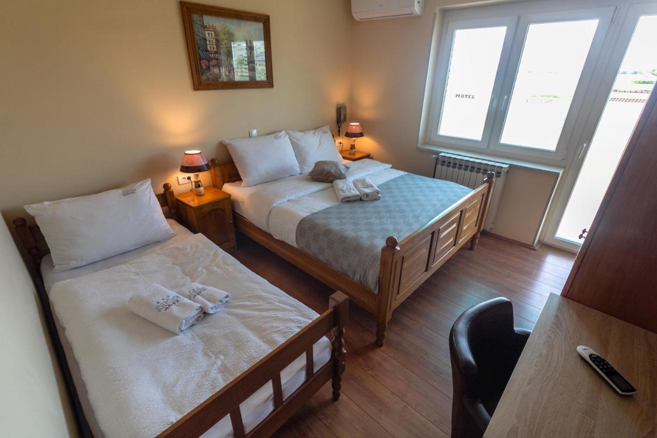 Motel Atos Laktaši Εξωτερικό φωτογραφία